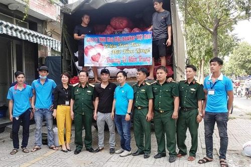 Hội nạn nhân chất độc da cam TP Hồ Chí Minh tặng 10 tấn hàng cho đồng bào miền Trung