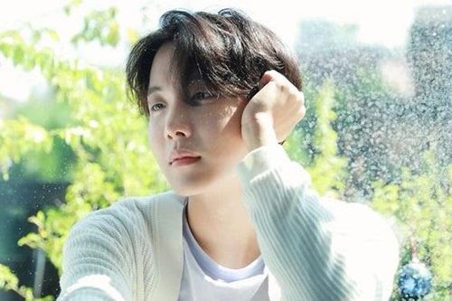J-Hope BTS nằm trong số những nam thần kém ăn ảnh nhất Kpop