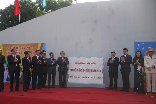 Thông xe, gắn biển khánh thành công trình xây dựng nâng cấp đê tả sông Luộc