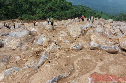 Tìm thấy thi thể cuối cùng trong vụ mất tích do sạt lở khi đi rừng ở Quảng Bình