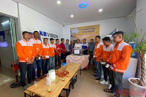 Người Việt tại Campuchia tiếp tục quyên góp ủng hộ nhân dân vùng lũ miền trung