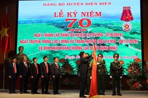 Huyện Điện Biên đón nhận Huân chương Lao động hạng Nhất