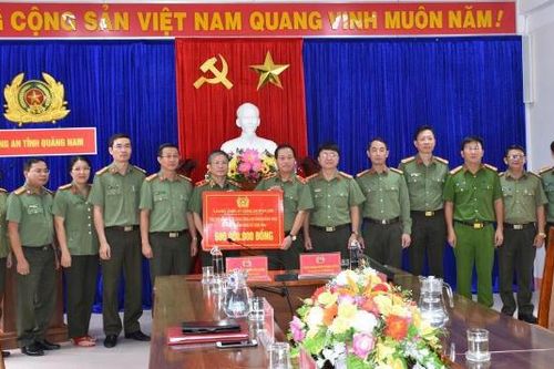 Tiếp sức cho miền Trung
