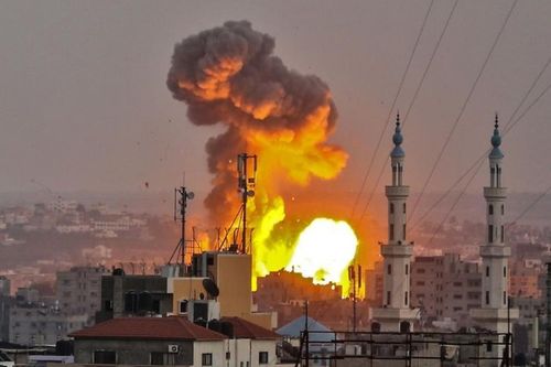 Israel không kích dải Gaza