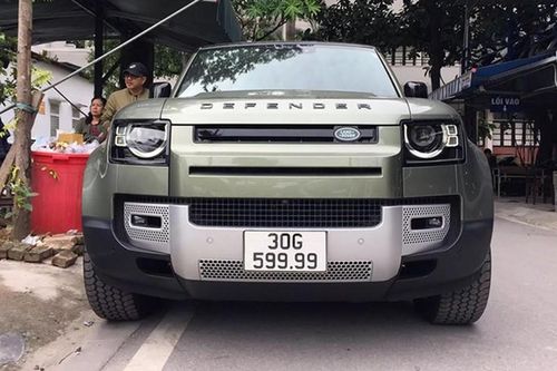Land Rover Defender hơn 5,3 tỷ, trúng biển tứ quý 9 ở Hà Nội