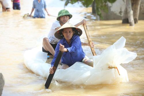 Sau mưa lũ, nguy cơ hàng loạt dịch bệnh truyền nhiễm bùng phát