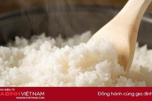 6 mẹo giúp bà nội trợ xử lý nhanh nồi cơm bị khê