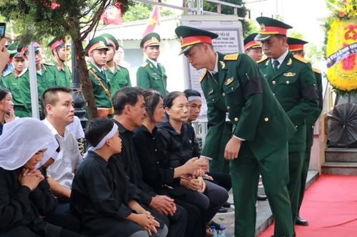 Cán bộ, nhân dân TX Cửa Lò trang trọng tiễn biệt liệt sỹ Trung tá Phùng Thanh Tùng