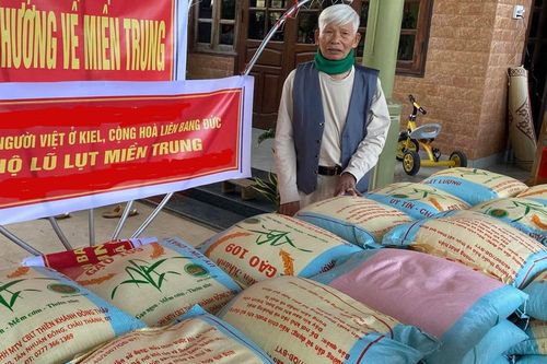 Cụ ông 98 tuổi ở Nghệ An quyên góp 3 tấn gạo ủng hộ đồng bào miền Trung