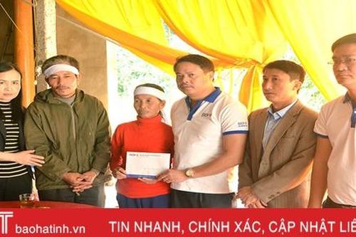 Trao 60 triệu đồng cho các thân nhân liệt sỹ Hà Tĩnh hy sinh ở Quảng Trị