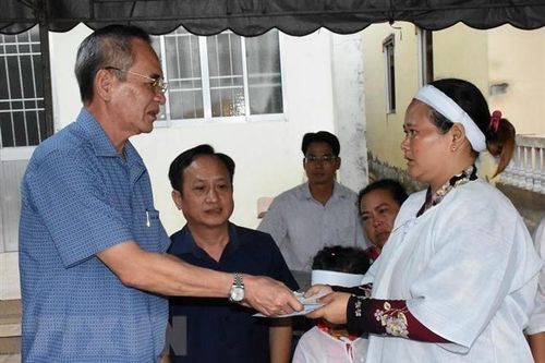 Truy tặng bằng khen cho người dân tử vong vì cứu người dưới hố gas
