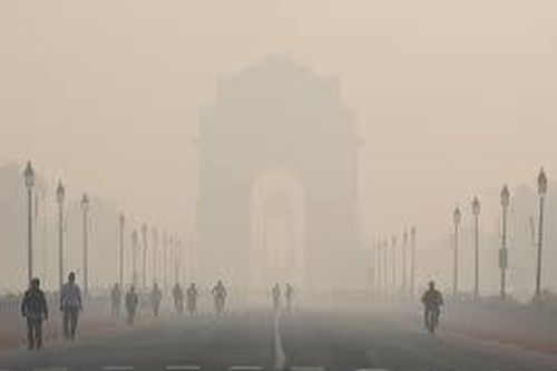 Ấn Độ: Delhi ngập trong khói bụi do hoạt động đốt rơm rạ
