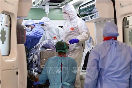 Các nhà khoa học Italy đề nghị chính phủ quyết liệt hơn để ngăn chặn làn sóng COVID-19 thứ 2
