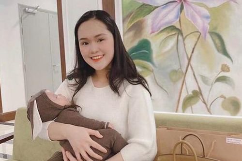 Quỳnh Anh - vợ trung vệ Duy Mạnh khoe nhan sắc 'gái một con'