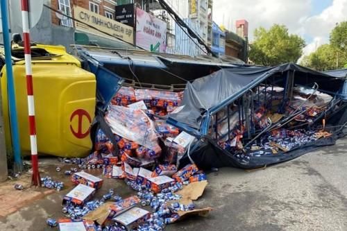Đà Lạt: Ô tô tải không người lái trượt dốc, nghiền nát hơn 20 xe máy