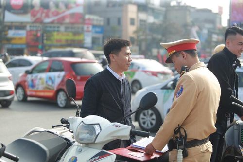 Không mang đầy đủ giấy tờ khi tham gia giao thông bị xử phạt như thế nào?