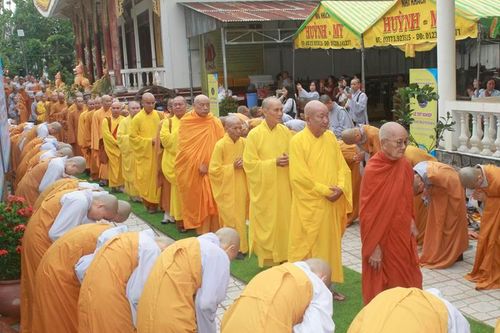 Đồng Tháp : Trường Phật học làm lễ tốt nghiệp, khai giảng