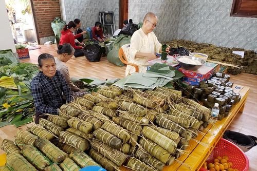 5.000 bánh tét, quà tặng miền Trung, các hoạt động từ thiện