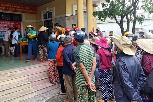 Quảng Trị: Trao 1.000 phần quà cho người dân vùng lũ