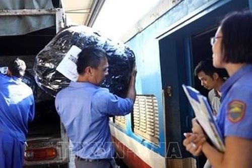 Đường sắt công bố đường dây nóng vận chuyển miễn phí hàng cứu trợ