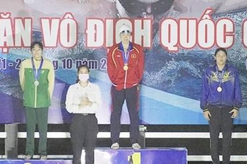 'Cô gái vàng' làng bơi và kỳ vọng SEA Games 31