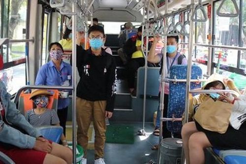 Yêu cầu tất cả hành khách đi trên phương tiện giao thông công cộng phải đeo khẩu trang