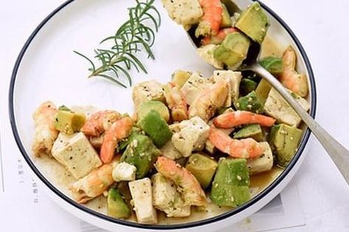 Nửa tháng trung thành với món salad này, 'bụng mỡ' của tôi đã giảm đi trông thấy