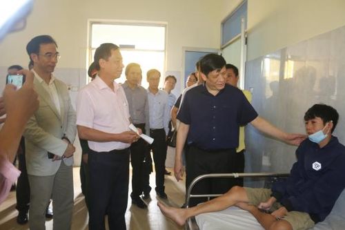 Quyền Bộ trưởng Nguyễn Thanh Long kiểm tra công tác khắc phục hậu quả mưa lũ tại BVĐK Lệ Thủy- Quảng Bình