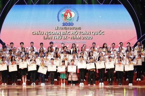 344 đại biểu xuất sắc nhận bằng khen tại Đại hội Cháu ngoan Bác Hồ toàn quốc lần thứ IX