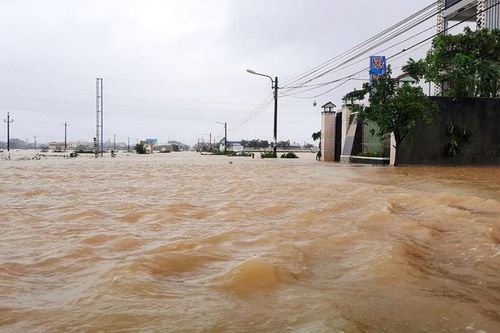 Tung tin đồn thất thiệt về bão lũ miền Trung có thể bị phạt tù tới 7 năm