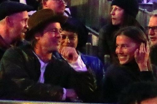 Brad Pitt và bạn gái mới chia tay?