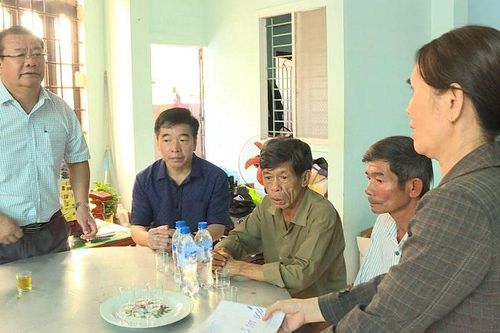 Quảng Ngãi: Thăm gia đình nạn nhân vụ tai nạn giao thông đặc biệt nghiêm trọng