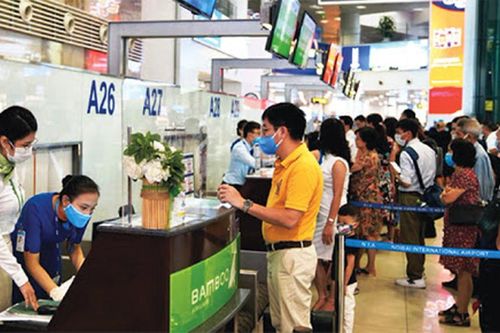 Bay nội địa phục hồi nhanh, lượng hành khách vẫn giảm gần một nửa