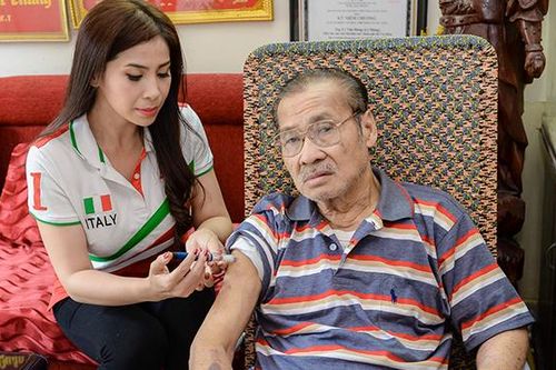 Lý Hương kể việc làm chuyên gia điều dưỡng cho NSND Lý Huỳnh ở năm tháng cuối đời