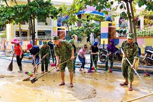 Kịp thời giúp dân khắc phục hậu quả mưa lũ