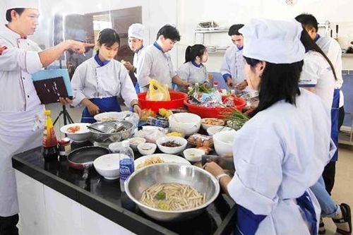 Đào tạo trình độ cao đẳng cho học sinh tốt nghiệp THCS