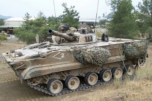 Soi 'nữ hoàng bộ binh' BMP-3 phá sân bay khiến vạn người phát khiếp