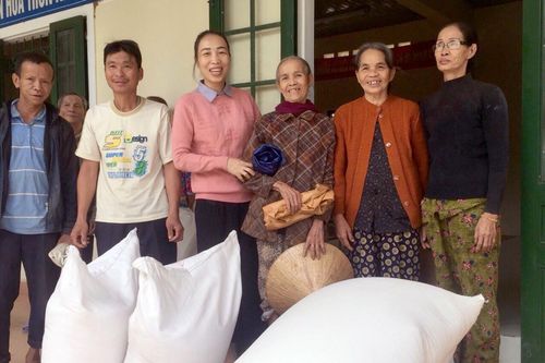 Hàng dự trữ quốc gia đã kịp thời đến với người dân vùng lũ