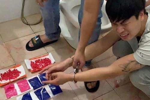 9X phi tang nghìn viên ma túy tổng hợp xuống bồn cầu