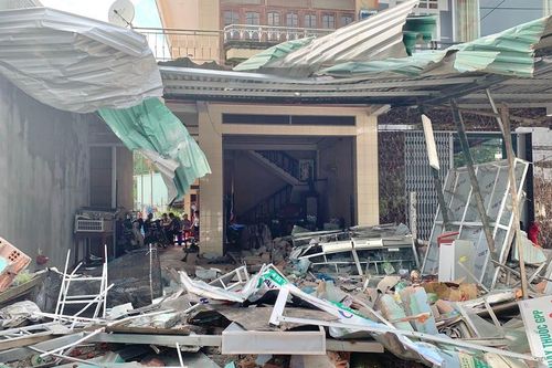 Hiện trường tan hoang vụ 'xe điên' lao vào nhà dân ở Quảng Ngãi