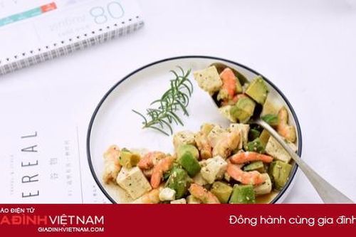 Salad bơ mix tôm đơn giản, thanh đạm cho người giảm cân