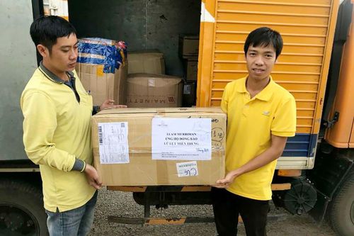 Gần 70 tấn hàng cứu trợ đồng bào lũ lụt miền Trung được Vietnam Post vận chuyển miễn phí