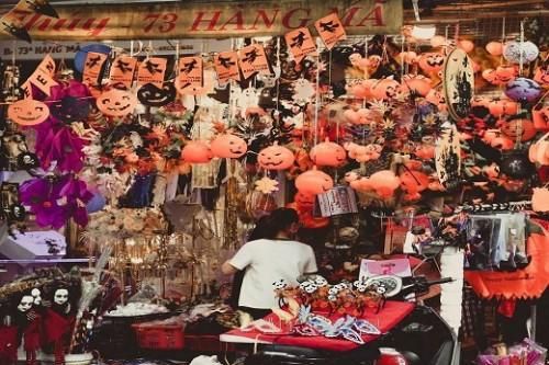 Thị trường đồ hóa trang Halloween 2020 sôi động bất chấp dịch COVID-19