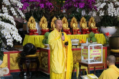Lâm Đồng : Chư Tăng Ni cầu nguyện, ủng hộ miền Trung