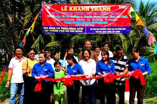 Trao học bổng cho học sinh, các hoạt động từ thiện khác
