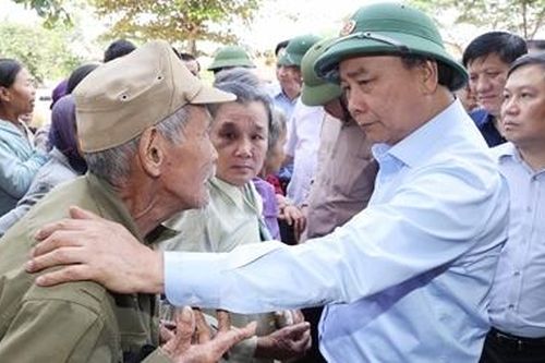 Cứu trợ đồng thời tạo sinh kế cho người dân vùng lũ