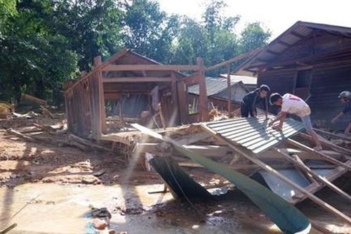Quảng Bình, Quảng Trị chạy đua với bão để cứu hộ, cứu trợ, thông đường