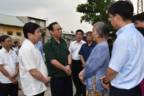 Bí thư Thành ủy Nguyễn Văn Nên đi khảo sát các điểm ngập nặng