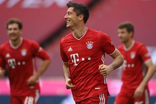 Lewandowski lập hattrick, Bayern Munich 'hủy diệt' Frankfurt
