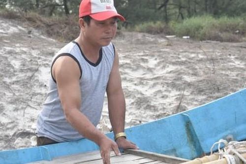 Nghe ngư dân kể chuyện dùng những chiếc thuyền nan vào vũng lũ cứu người